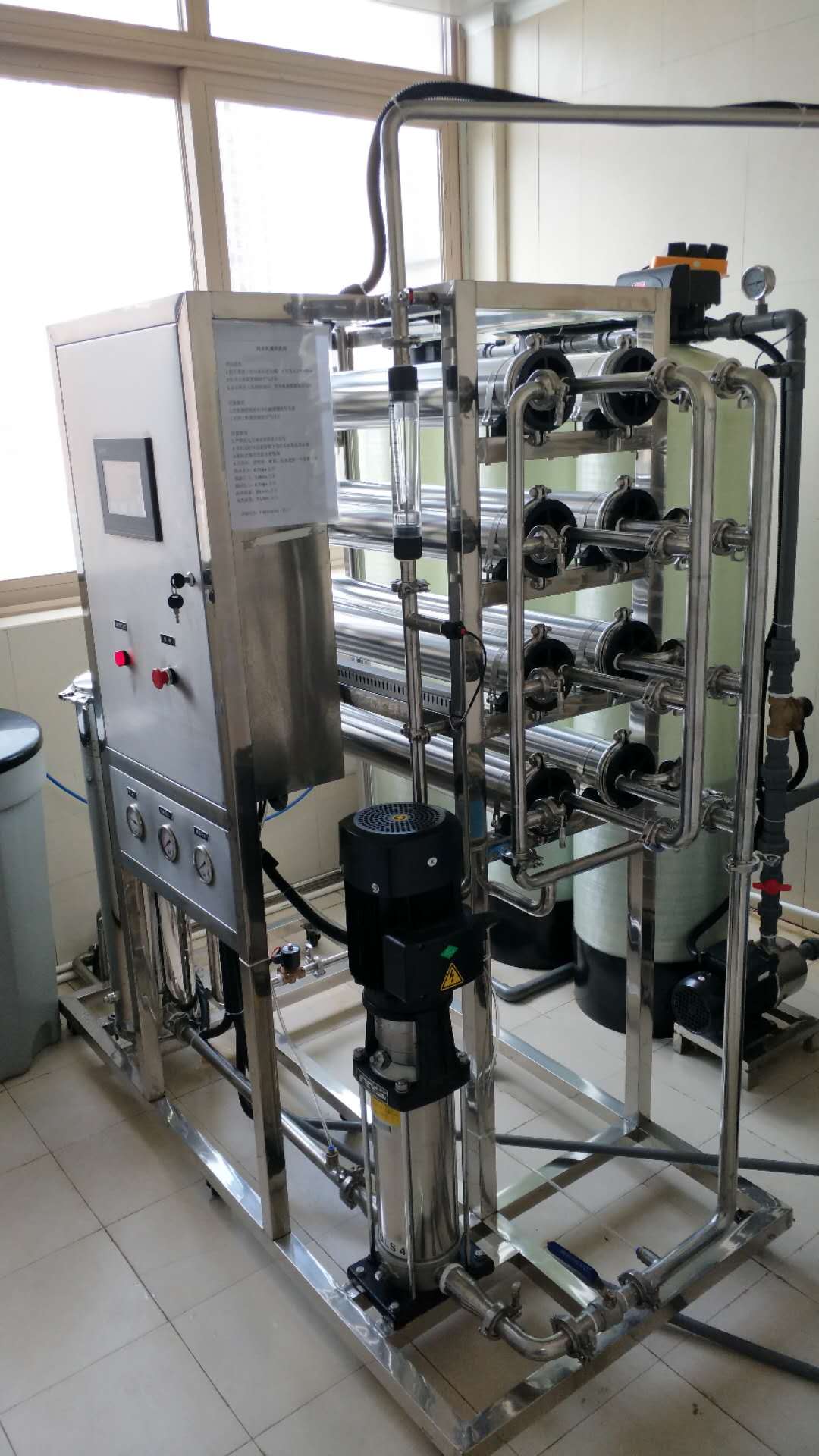 反滲透純水設(shè)備 反滲透純水設(shè)備